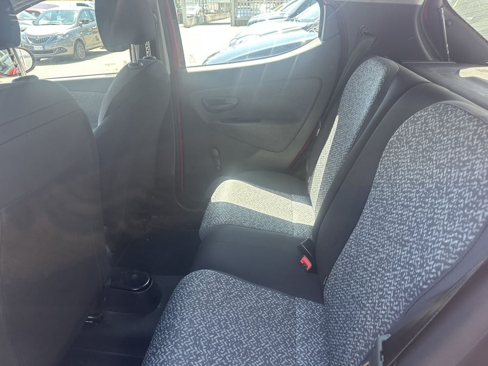 Lancia Ypsilon usata a Milano (12)