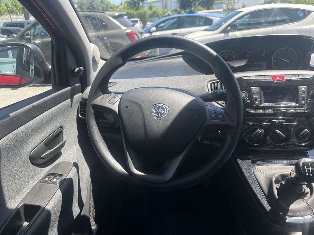 Lancia Ypsilon usata a Milano (14)