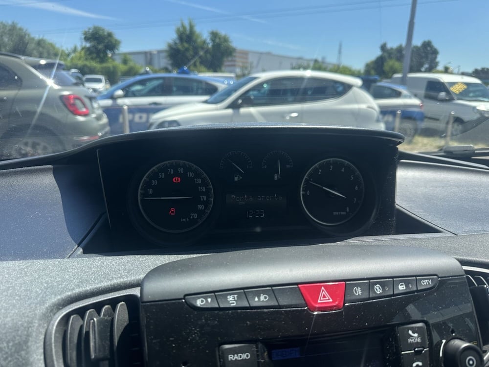 Lancia Ypsilon usata a Milano (17)