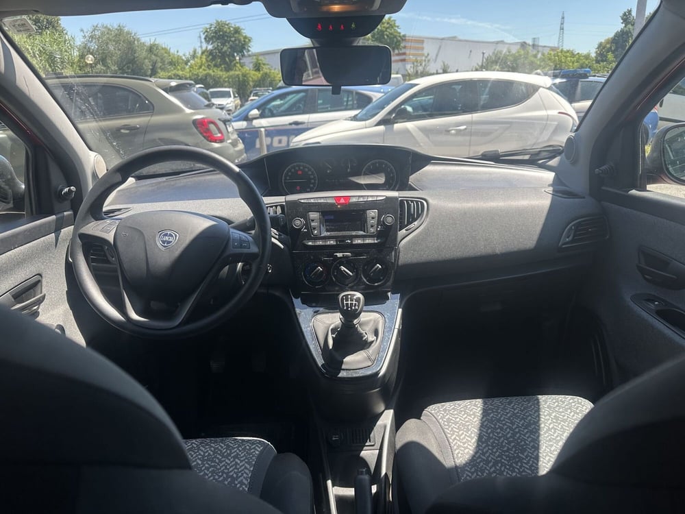 Lancia Ypsilon usata a Milano (9)