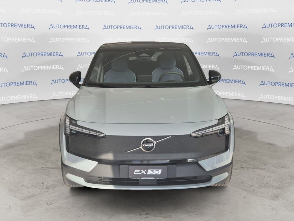 Volvo EX30 Cross Country nuova a Como (2)