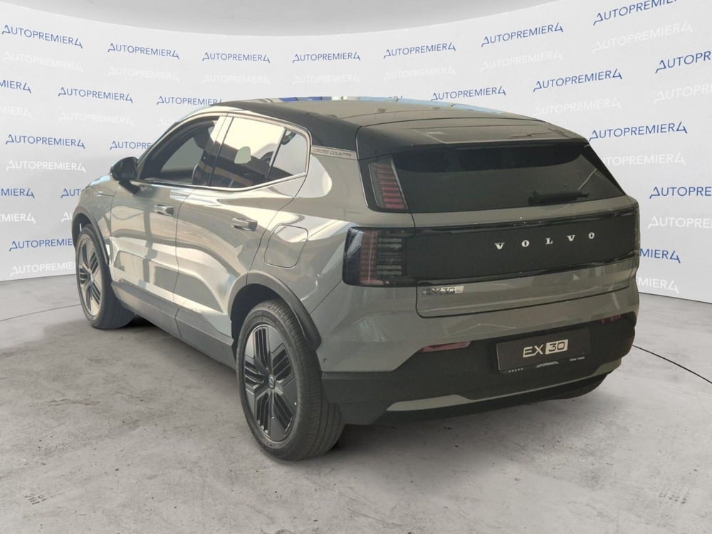 Volvo EX30 Cross Country nuova a Como (3)