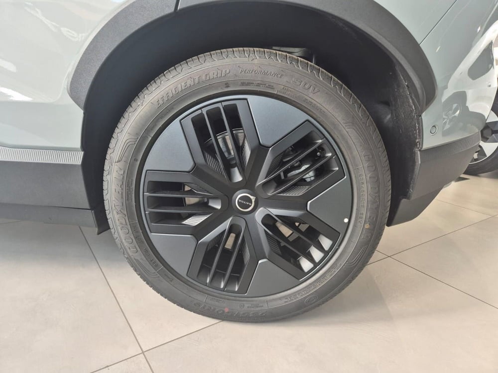 Volvo EX30 Cross Country nuova a Como (6)
