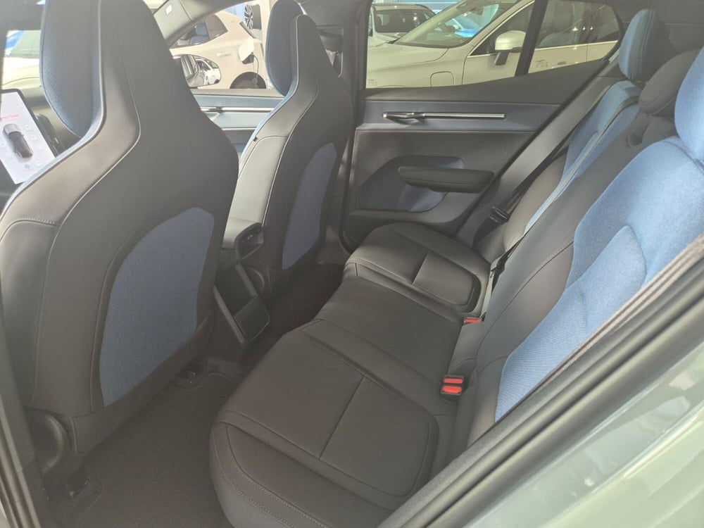 Volvo EX30 Cross Country nuova a Como (8)