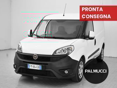 Fiat Dobl&ograve; Furgone 1.6 MJT 105CV PL-TA Cargo Maxi XL Lamierato del 2017 usata a Prato