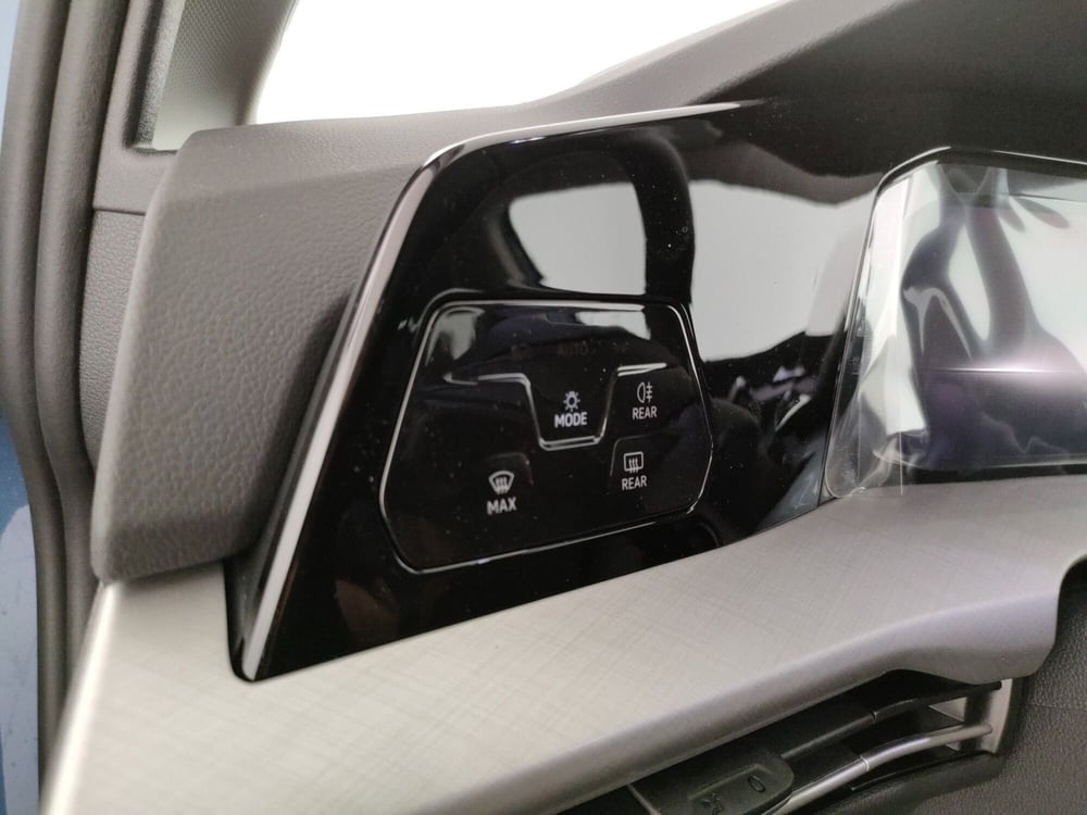 Volkswagen Golf nuova a Napoli (12)
