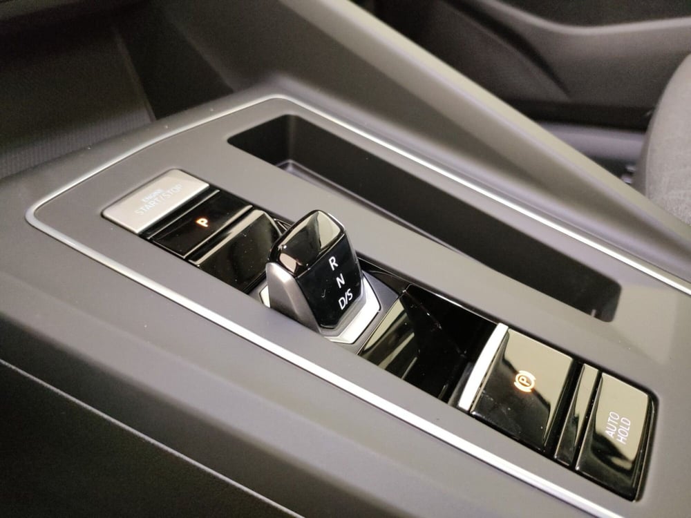Volkswagen Golf nuova a Napoli (16)
