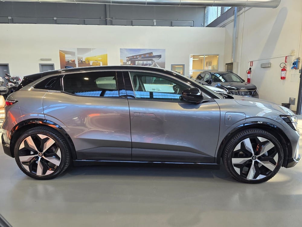 Renault Megane E-Tech Electric usata a Rimini (6)