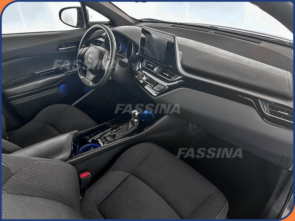 Toyota Toyota C-HR usata a Milano (12)