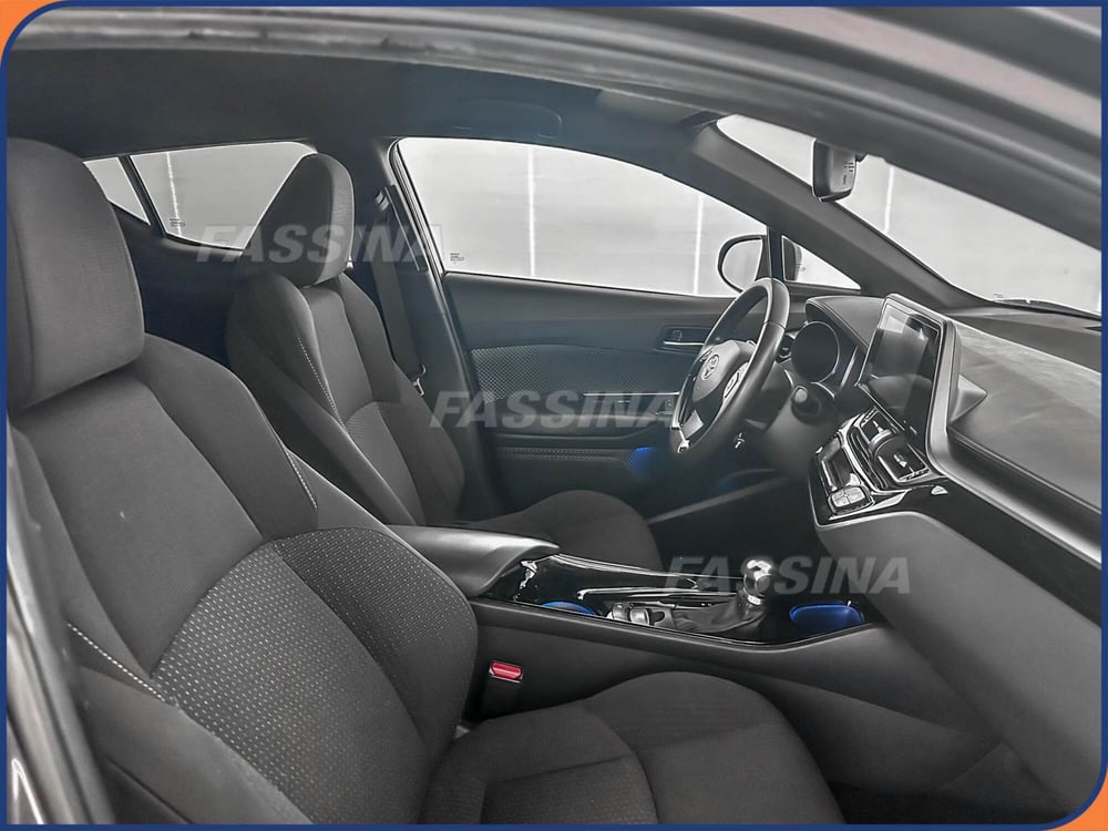Toyota Toyota C-HR usata a Milano (13)