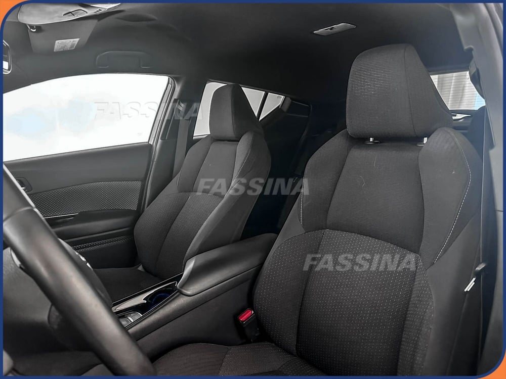 Toyota Toyota C-HR usata a Milano (8)