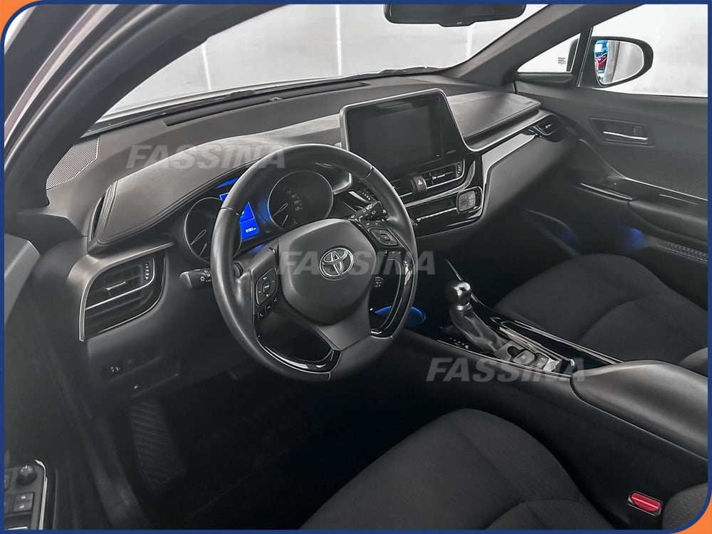 Toyota Toyota C-HR usata a Milano (9)