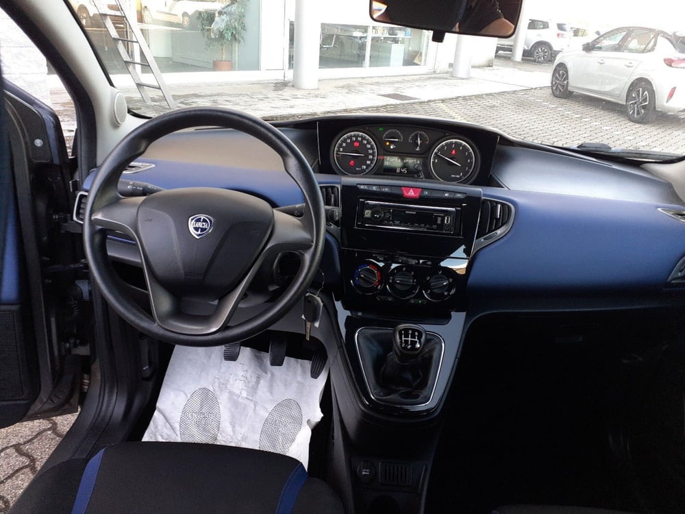 Lancia Ypsilon usata a Parma (18)