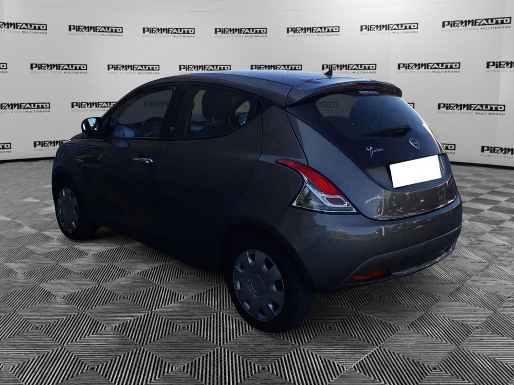 Lancia Ypsilon usata a Parma (5)