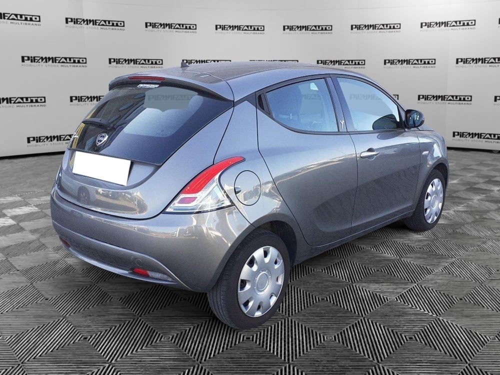 Lancia Ypsilon usata a Parma (7)