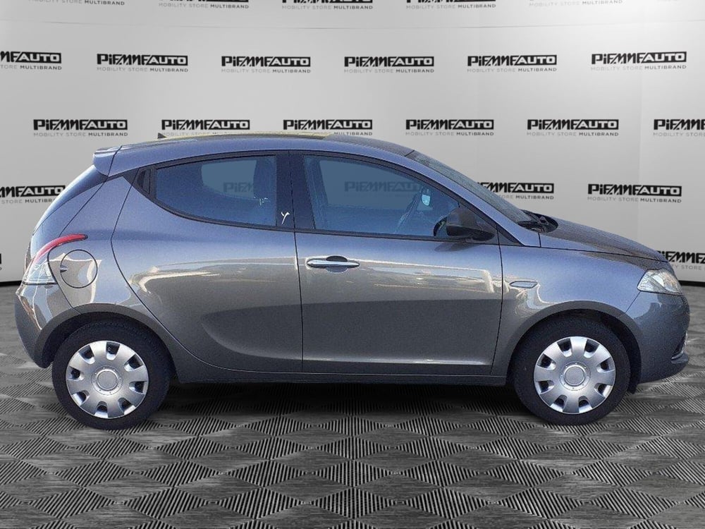 Lancia Ypsilon usata a Parma (8)