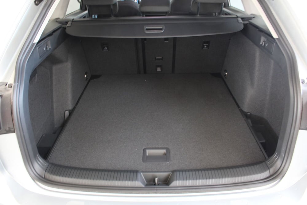 Volkswagen Golf Variant nuova a Agrigento (12)