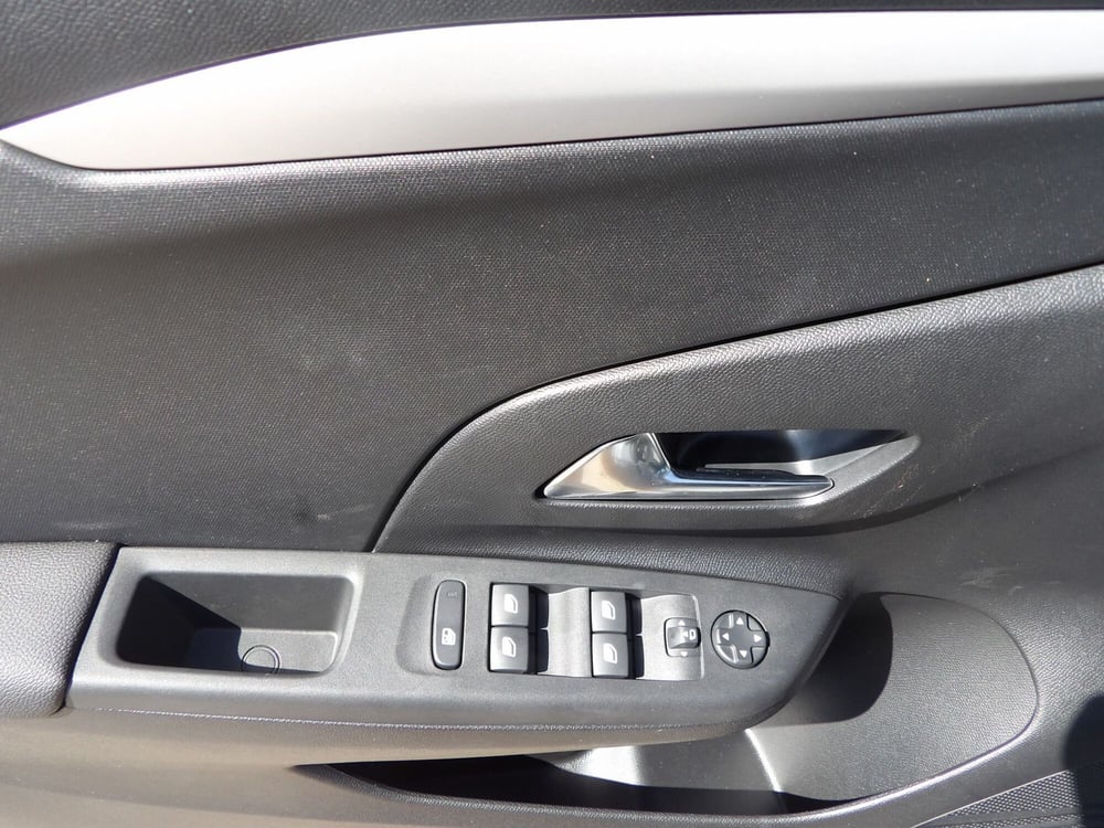 Opel Corsa nuova a Catania (9)