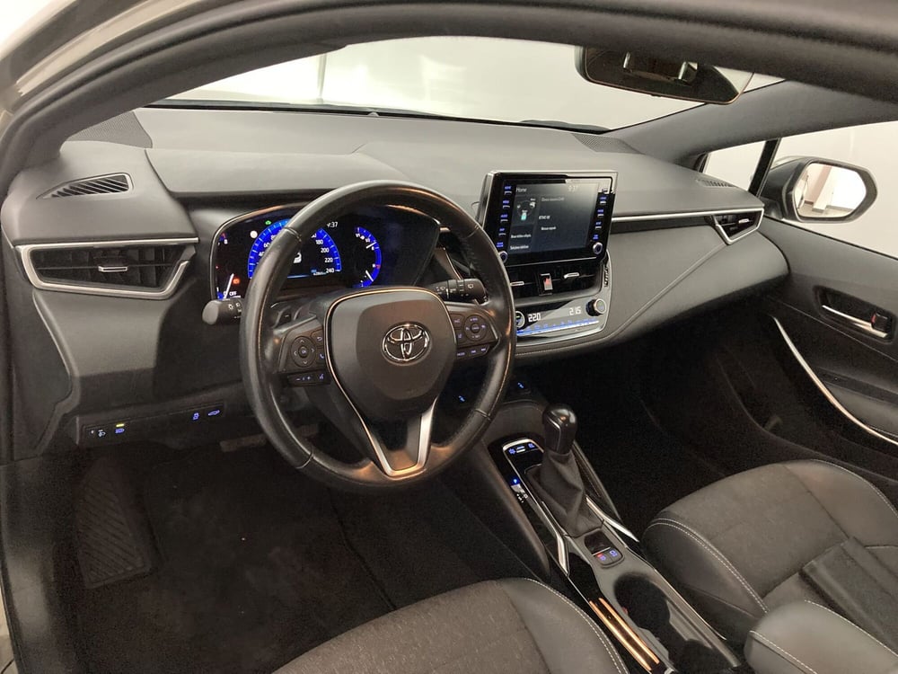 Toyota Corolla Touring Sports usata a Barletta-Andria-Trani (11)