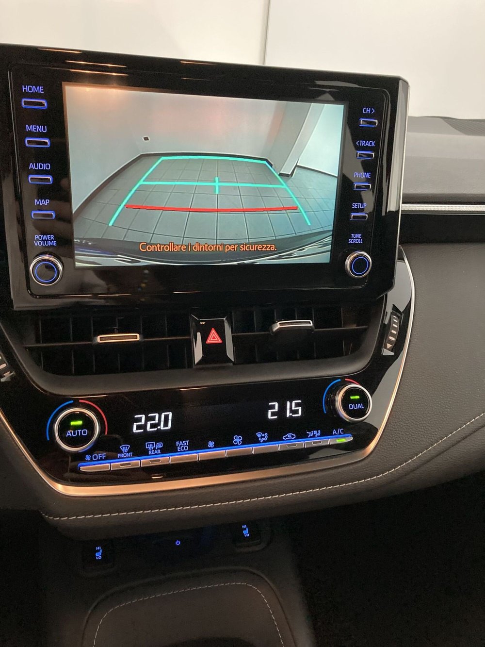 Toyota Corolla Touring Sports usata a Barletta-Andria-Trani (16)