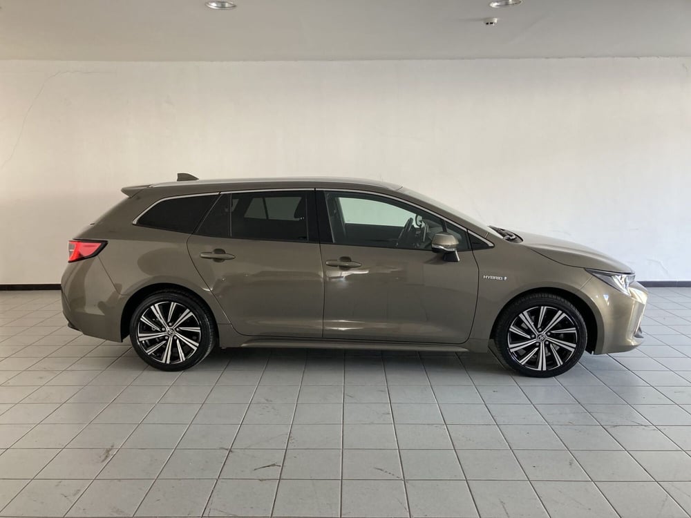 Toyota Corolla Touring Sports usata a Barletta-Andria-Trani (4)