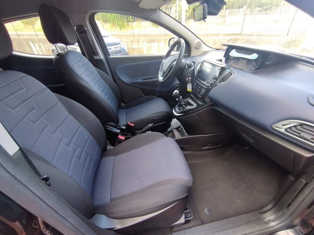 Lancia Ypsilon usata a Arezzo (15)