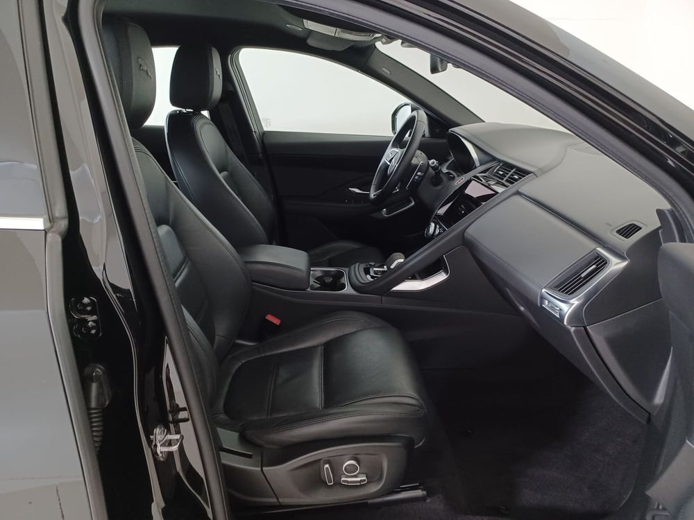 Jaguar E-Pace usata a Torino (3)