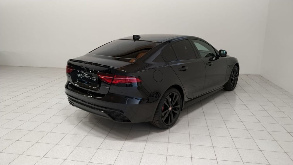 Jaguar XE usata a Novara (2)