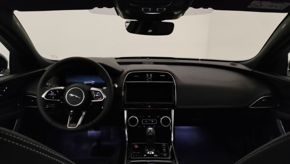 Jaguar XE usata a Novara (4)