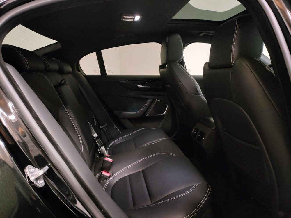 Jaguar XE usata a Novara (5)