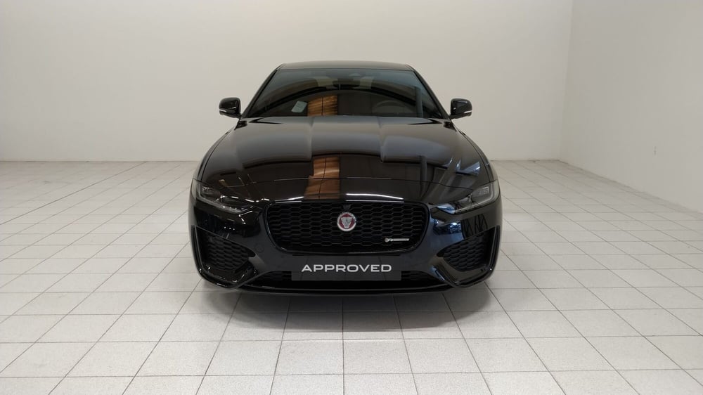Jaguar XE usata a Novara (8)