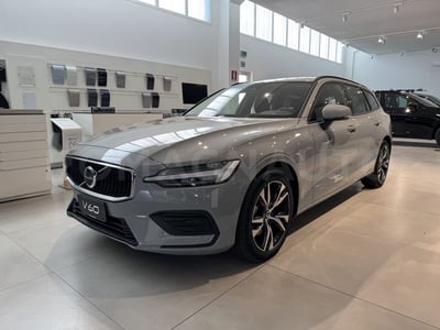 Volvo V60 B4 (d) automatico Core nuova a Forli&#039;