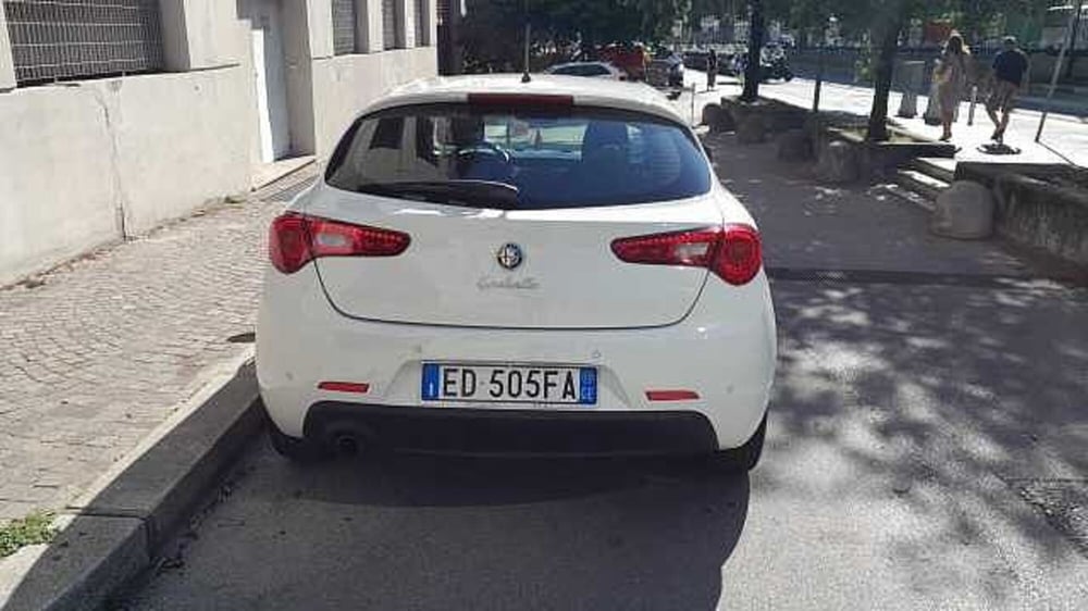 Alfa Romeo Giulietta usata a Genova (2)