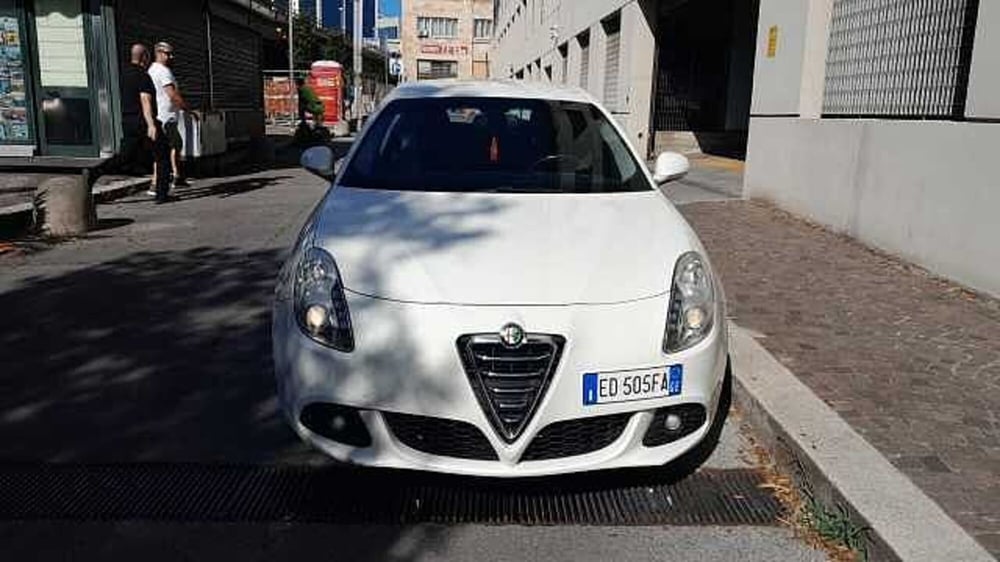 Alfa Romeo Giulietta usata a Genova (4)