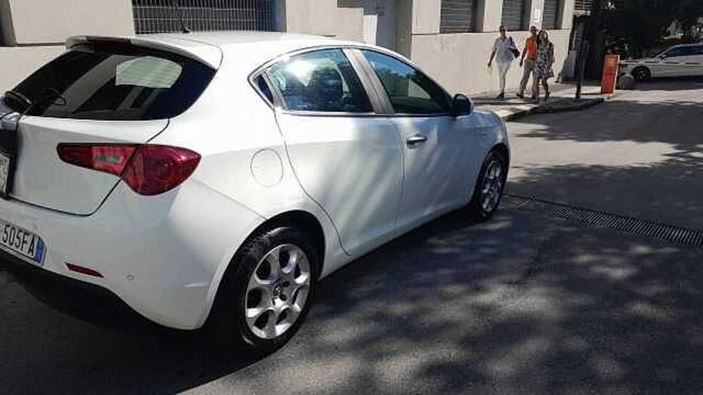 Alfa Romeo Giulietta usata a Genova (5)