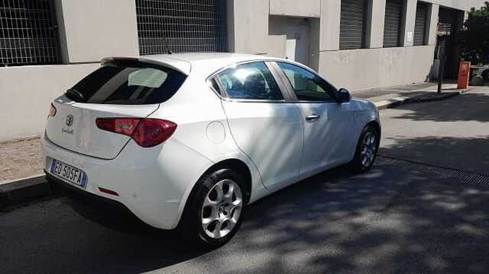 Alfa Romeo Giulietta usata a Genova (7)
