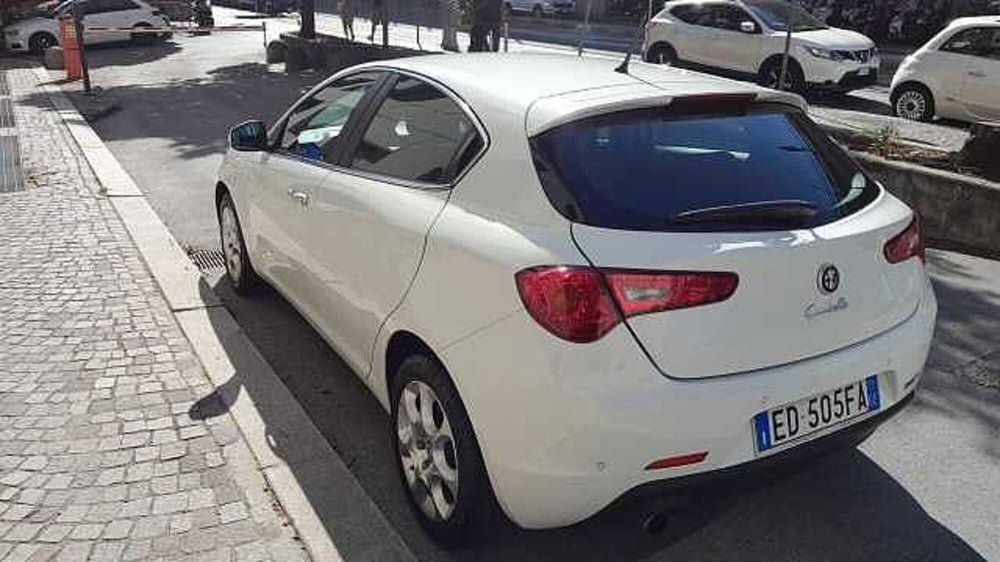 Alfa Romeo Giulietta usata a Genova (8)