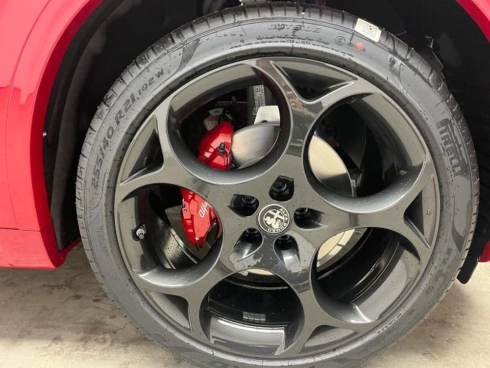Alfa Romeo Stelvio nuova a Biella (4)