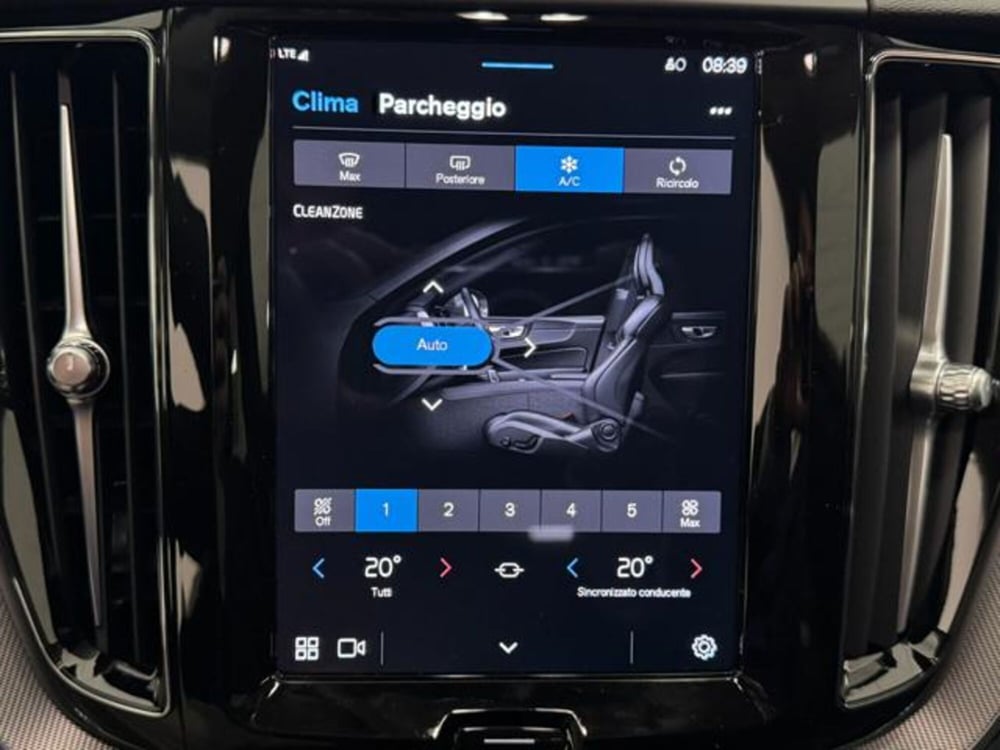 Volvo XC60 usata a Como (13)