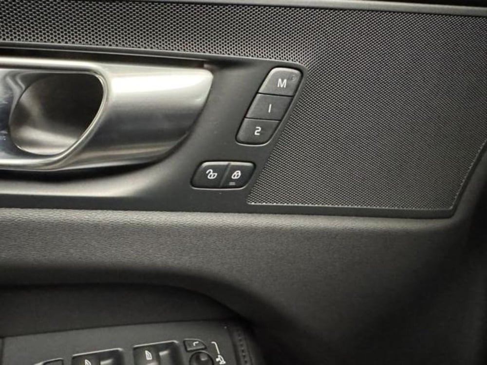 Volvo XC60 usata a Como (18)