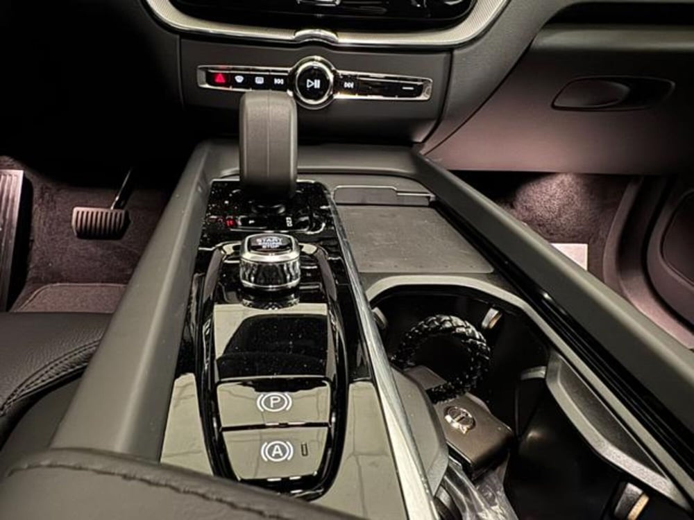 Volvo XC60 usata a Como (6)