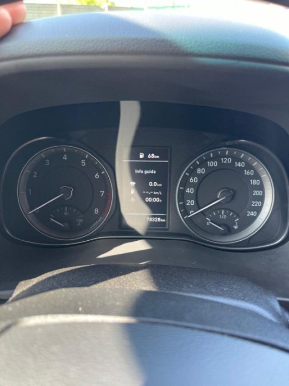 Hyundai Kona usata a Novara (9)