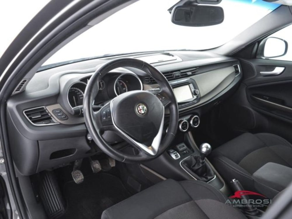 Alfa Romeo Giulietta usata a Perugia (8)