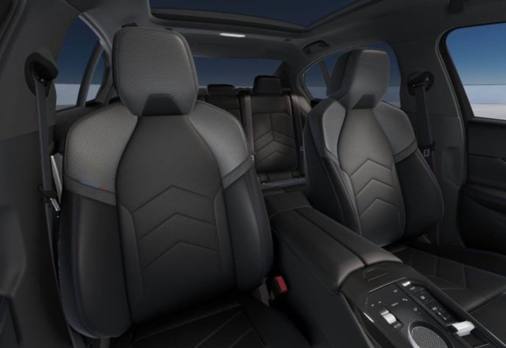 BMW i5 Touring nuova a Modena (12)