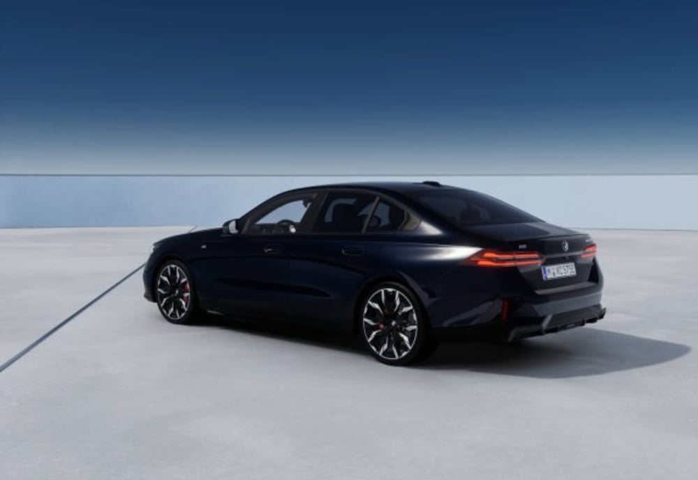 BMW i5 Touring nuova a Modena (2)