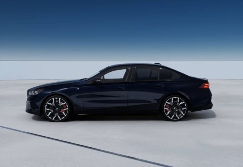 BMW i5 Touring nuova a Modena (4)