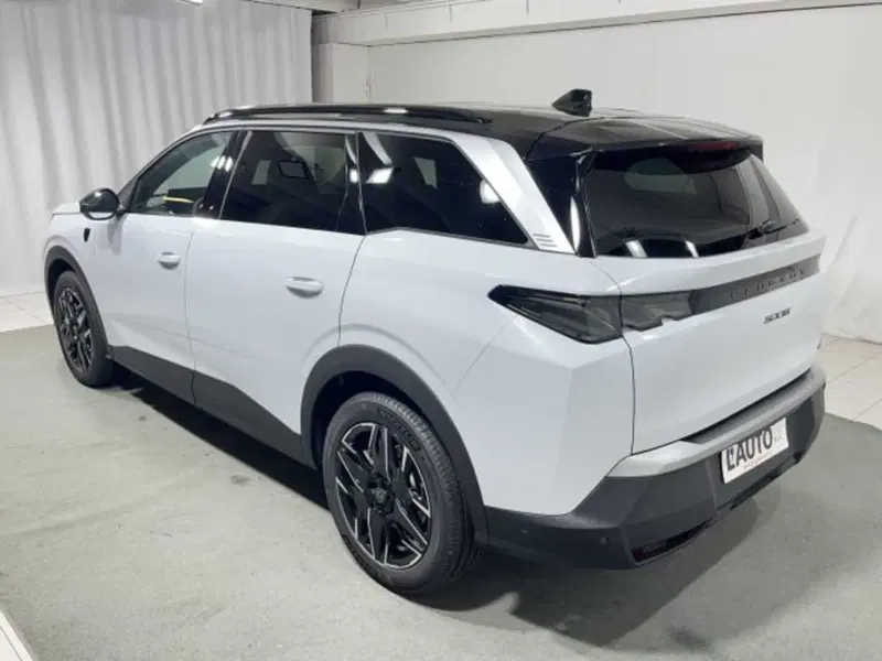 Peugeot 5008 nuova a Sondrio (3)