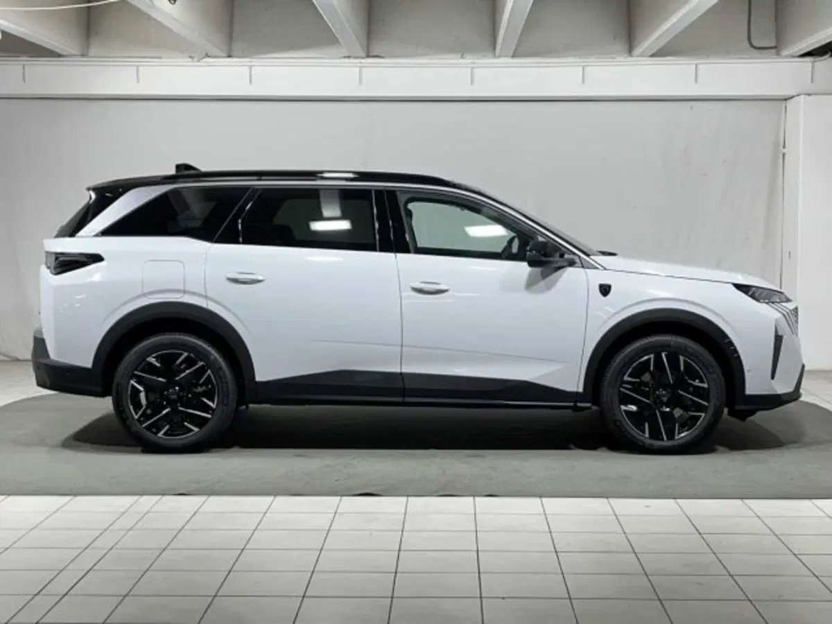 Peugeot 5008 nuova a Sondrio (6)