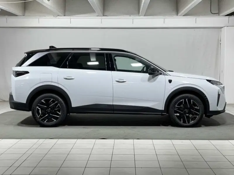 Peugeot 5008 nuova a Sondrio (6)
