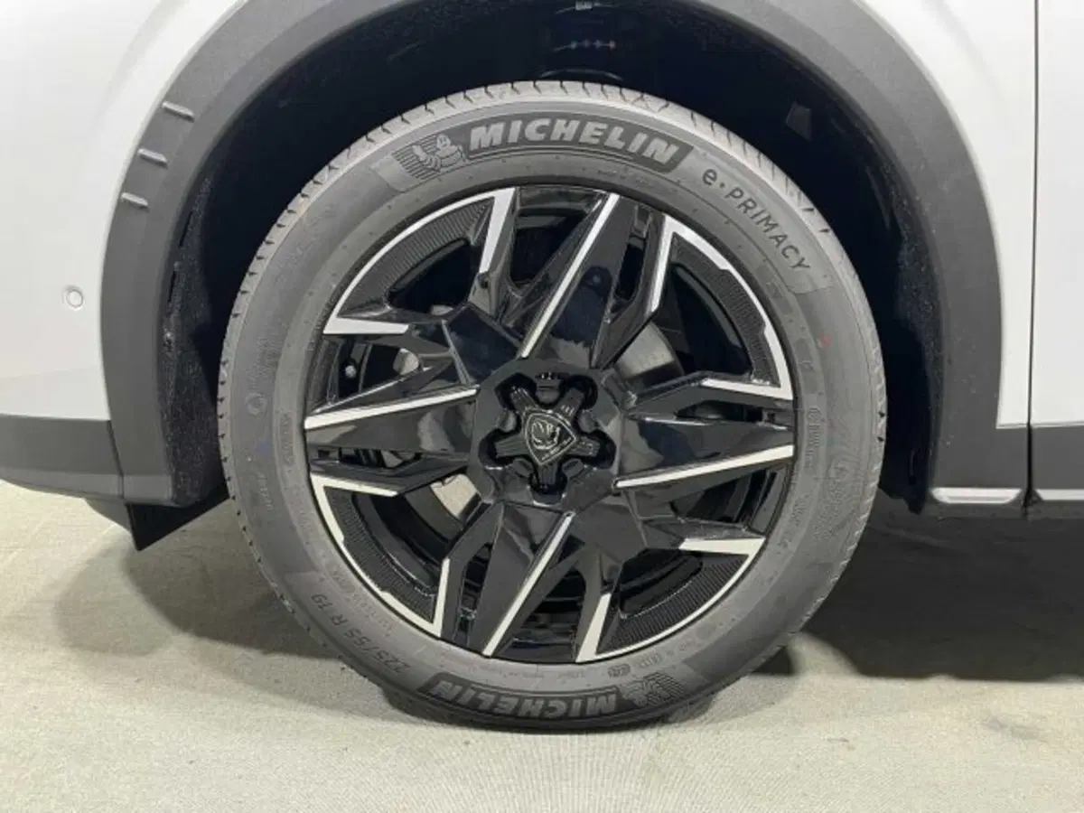 Peugeot 5008 nuova a Sondrio (9)